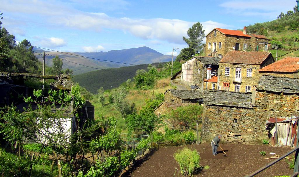 Pedras Lavradas Teixeira de Baixo Bagian luar foto