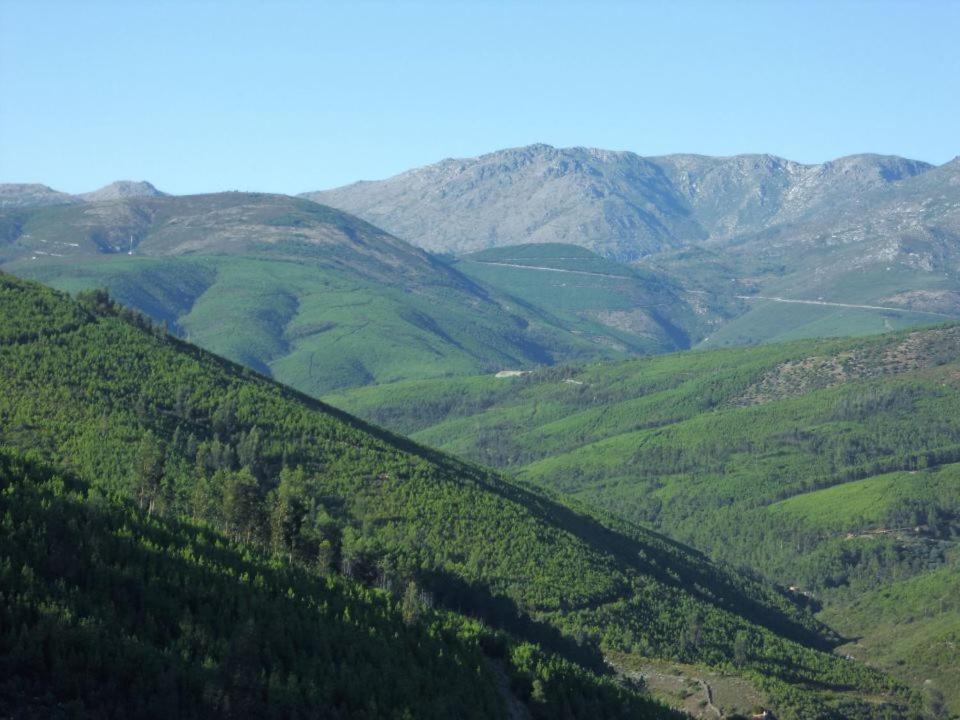 Pedras Lavradas Teixeira de Baixo Bagian luar foto